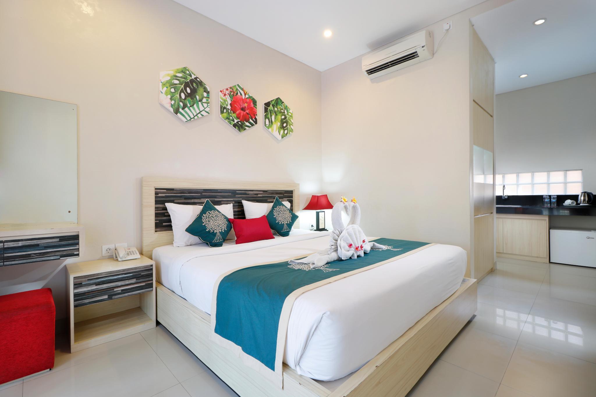 Deluxe, King Bed, Pool Access