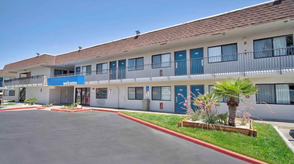 Motel6 Palmdale, CA 10/60