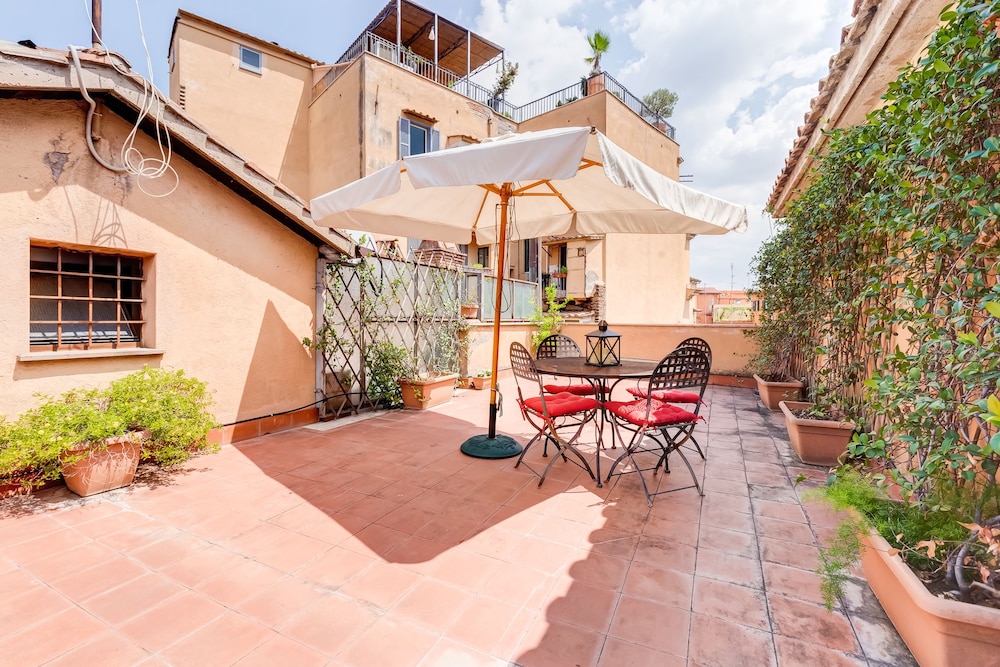 Romantic House in Trastevere 1/33