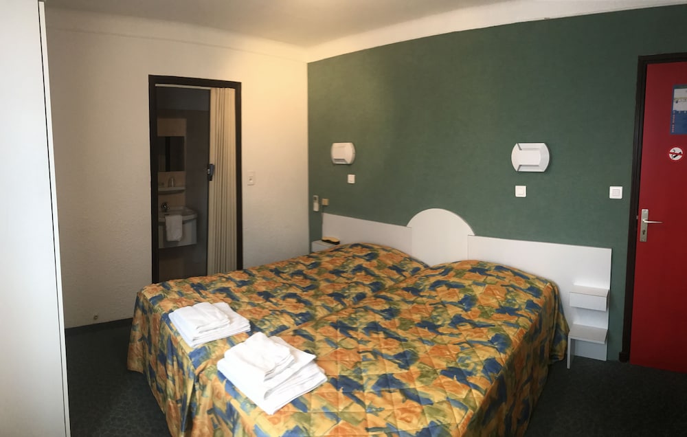 HOTEL LES CHENES 10/50