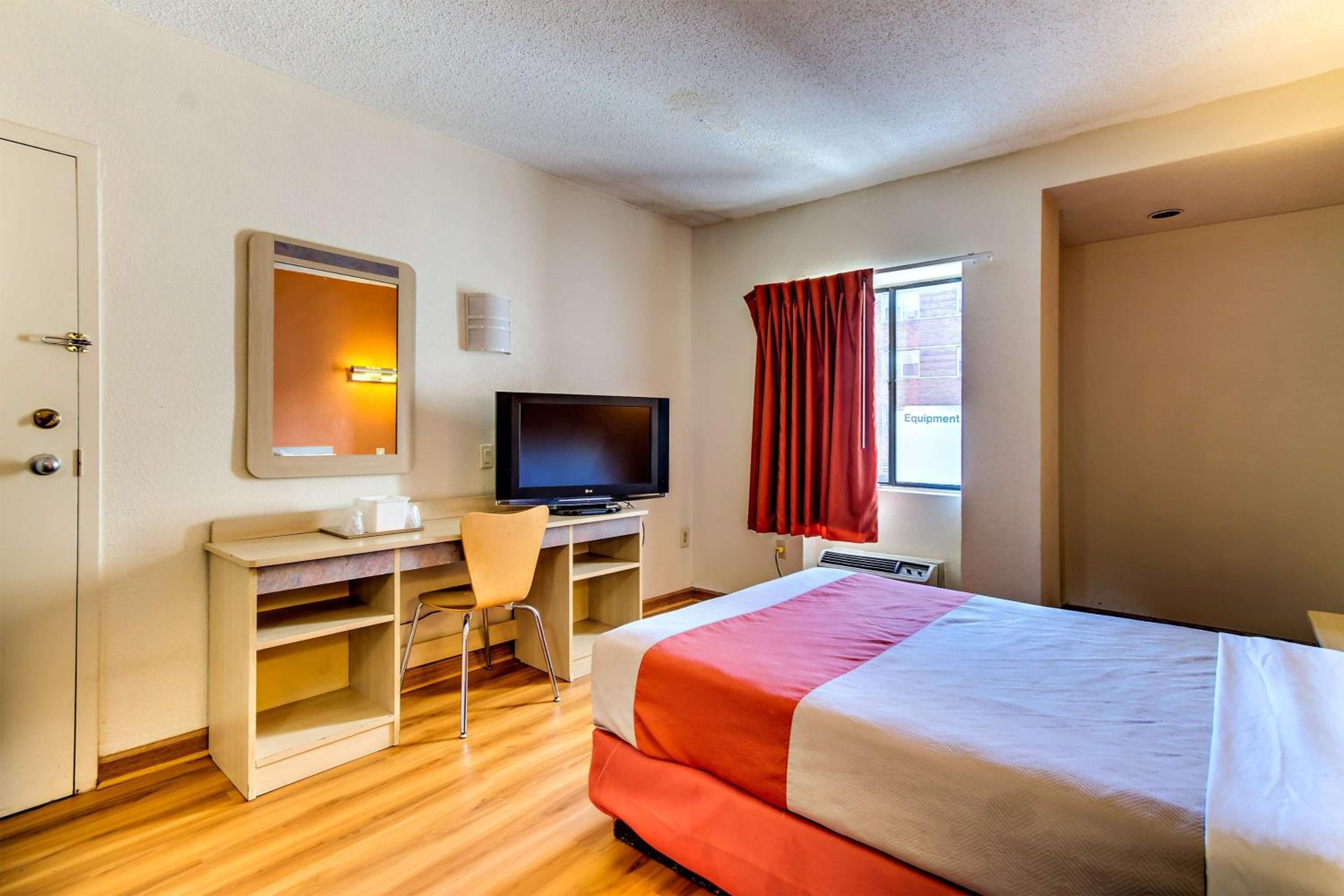 ROOM, DOUBLE BED, SMOKING