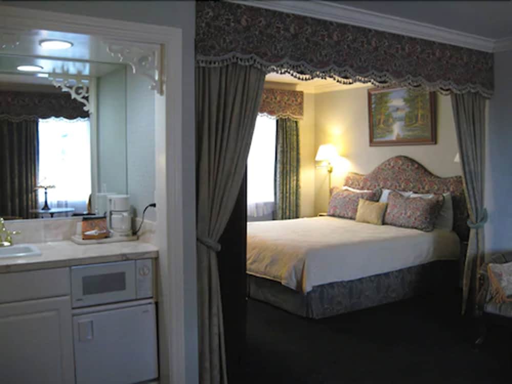 Carmel Inn And Suites 12/34