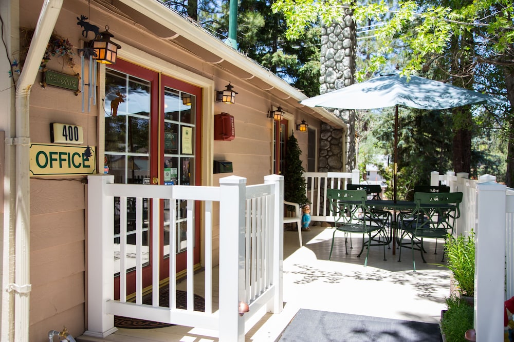 Sleepy Forest Cottages 6/65