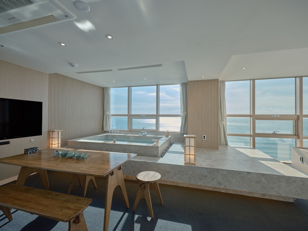 UH Suite The Haeundae 56/64