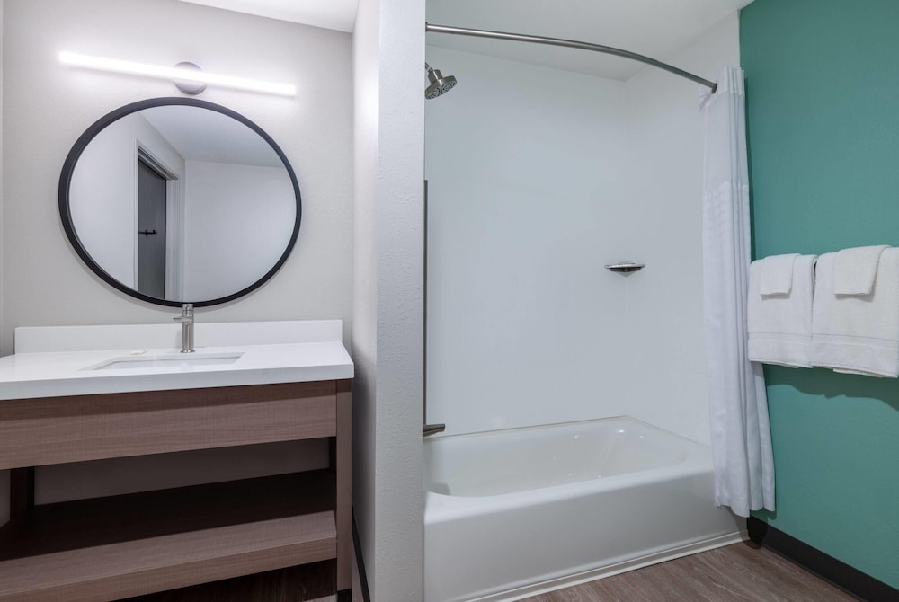 ECHO Suites Extended Stay by Wyndham Houston Pasadena Fwy Pl 58/59