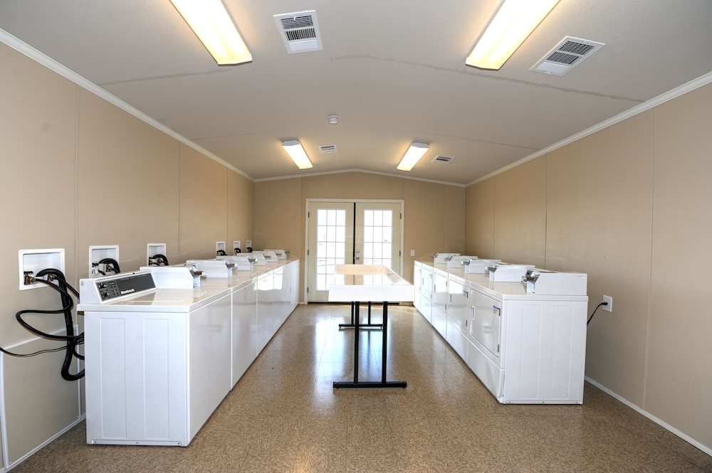 Instalodge Hotel And Suites 33/34