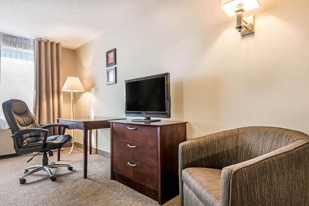 Comfort Inn & Suites Barrie 47/51