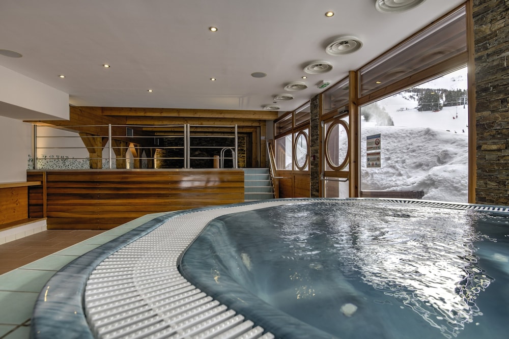 swimming pool spa