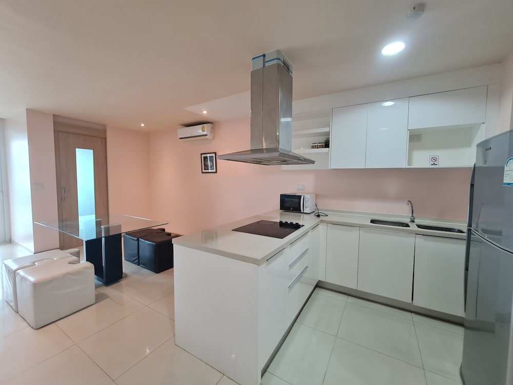 THE BAYCLIFF RESIDENCES 50/50