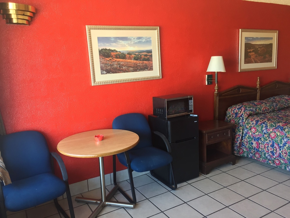Budget Inn 31/43