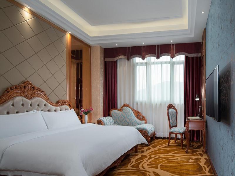 Vienna Hotel (Shantou Chaoyang Mianxi Road) 16/30