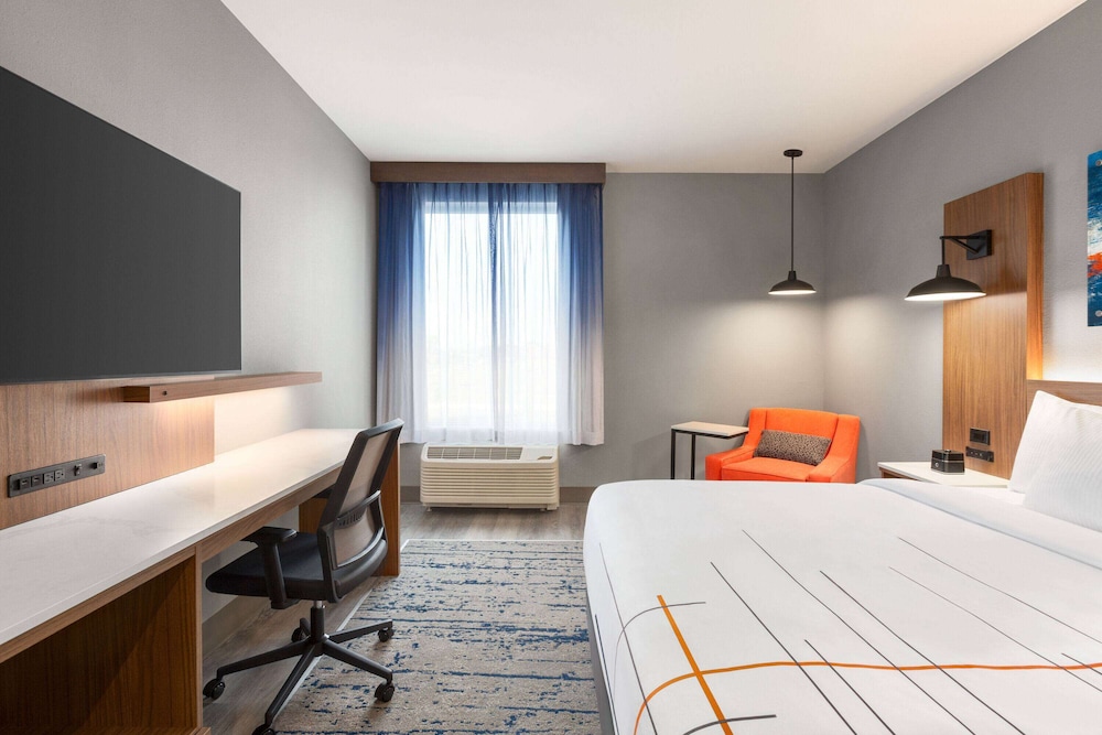 La Quinta Inn & Suites by Wyndham Mount Laurel / Moorestown 22/58
