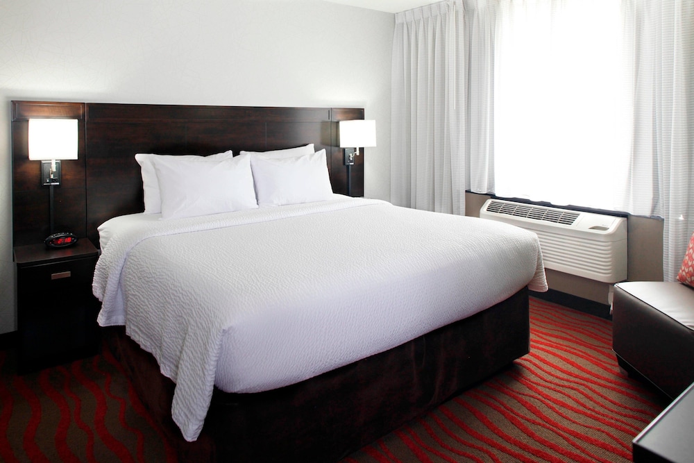 Courtyard By Marriott St Cloud Le St Germain Suite Hotel 8/28