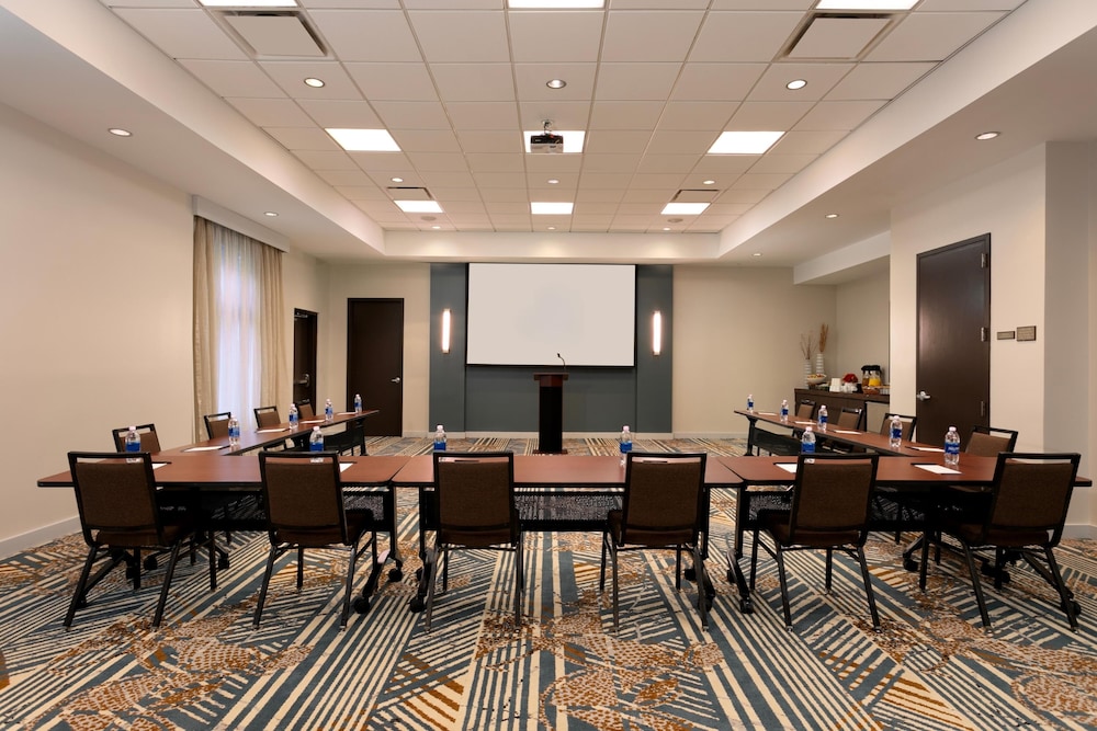 Hyatt Place Bayamon 55/65