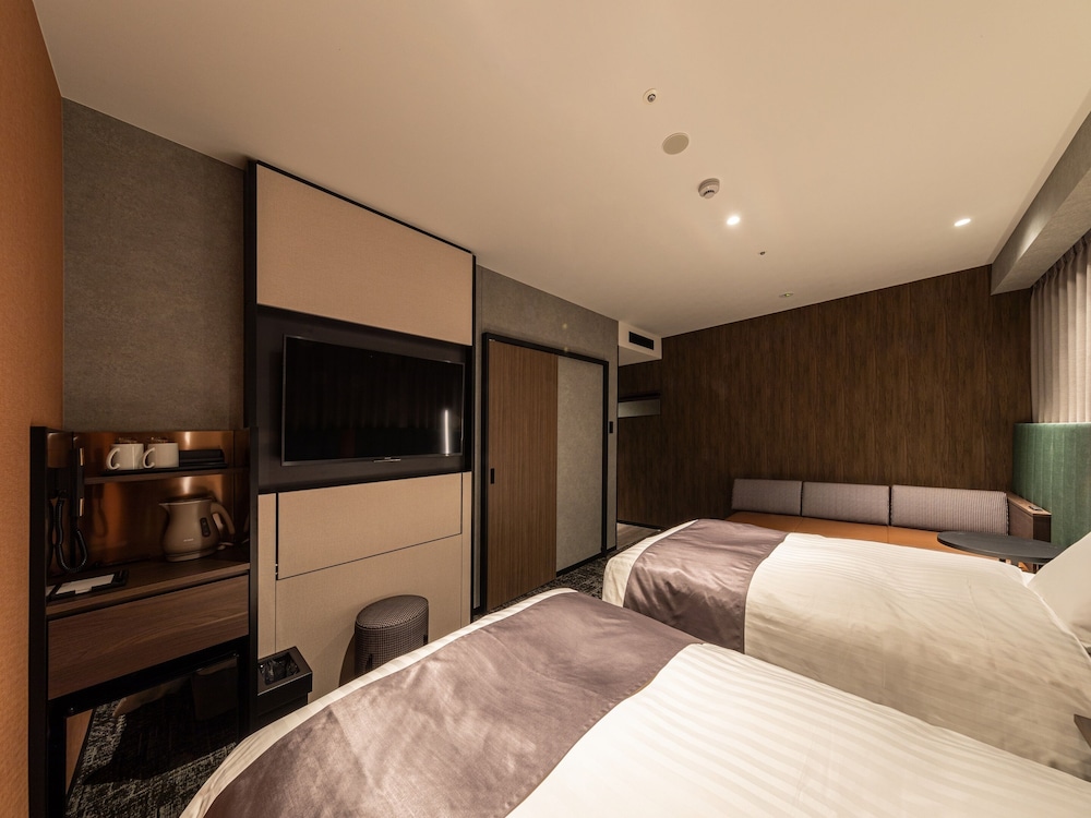 EXECUTIVE, TWIN BEDS