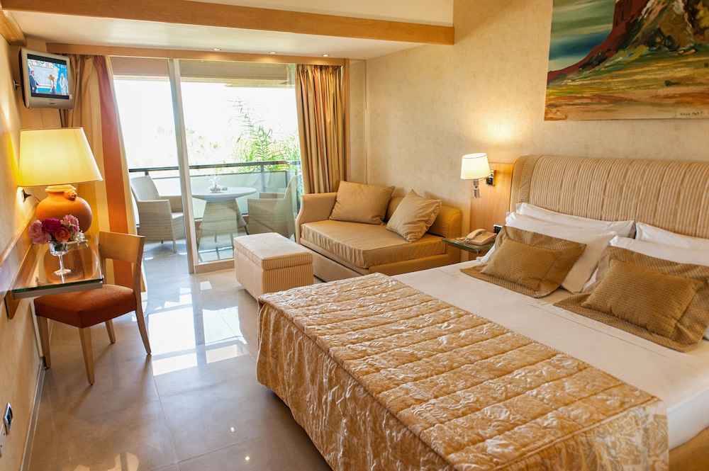 Acacia Resort 11/50