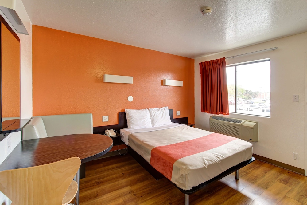 Motel6 Amherst, OH - Cleveland West - Lorain 22/41
