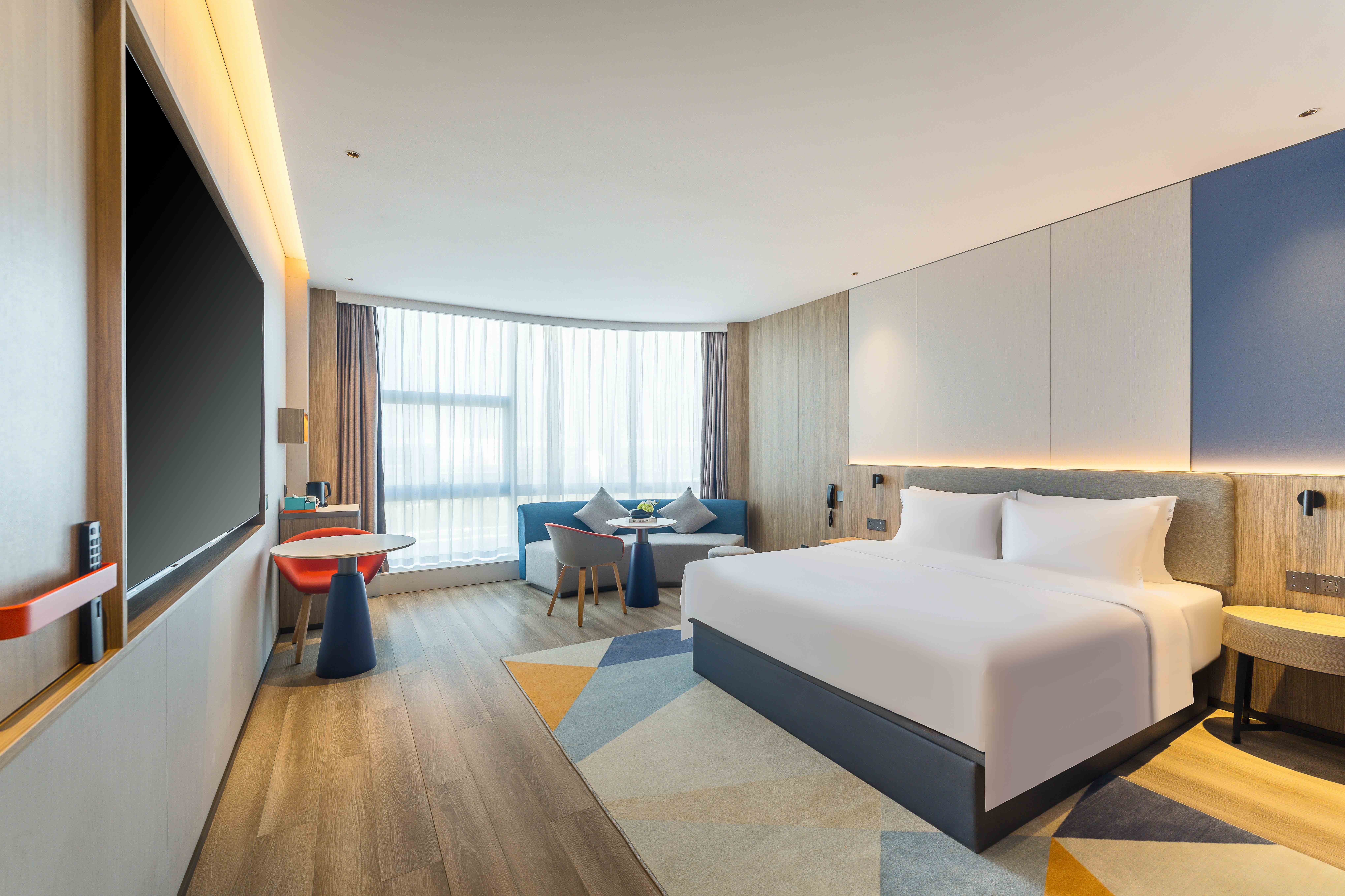 Standard, King Bed, Extra Floor Space