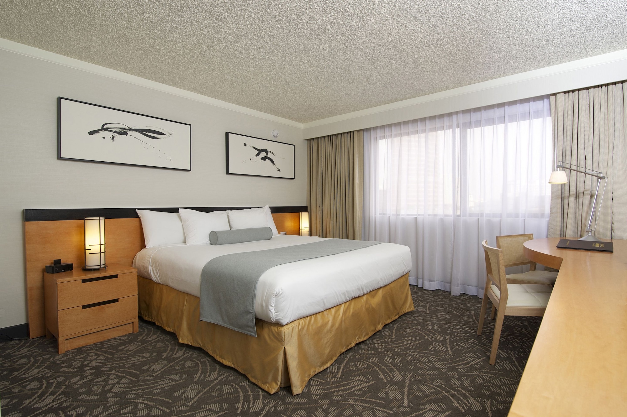 EXECUTIVE, KING BED