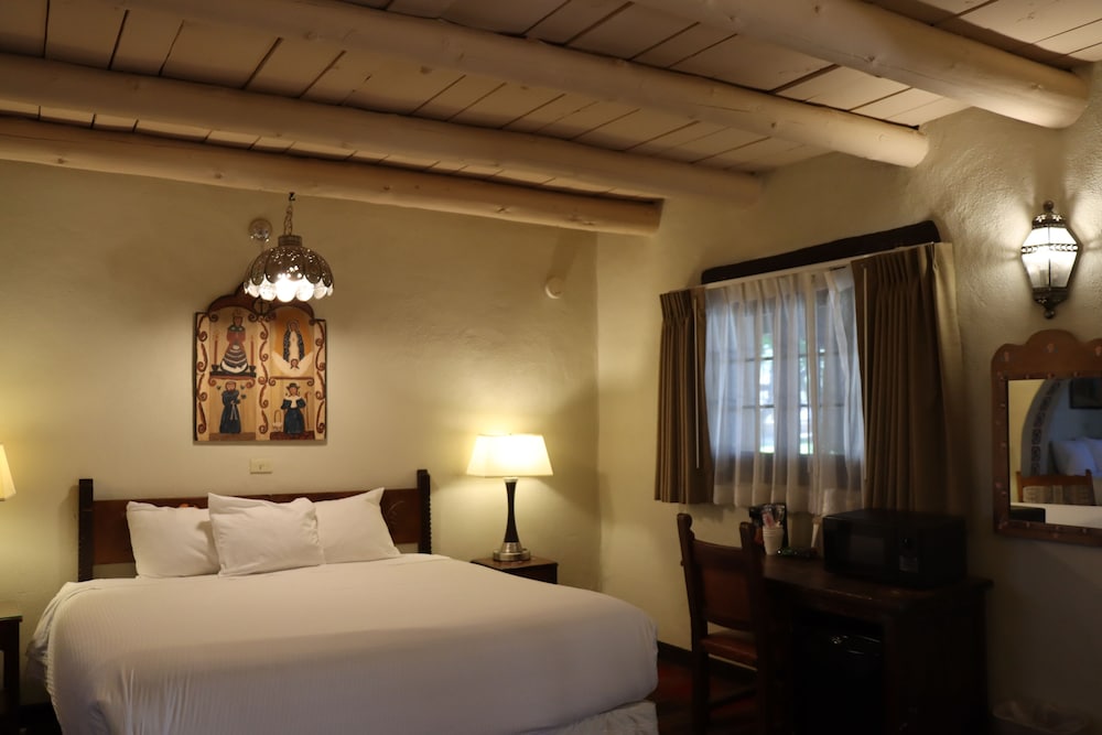 Superior, 2 Queen Beds, Sagebrush Inn Suites 2/6