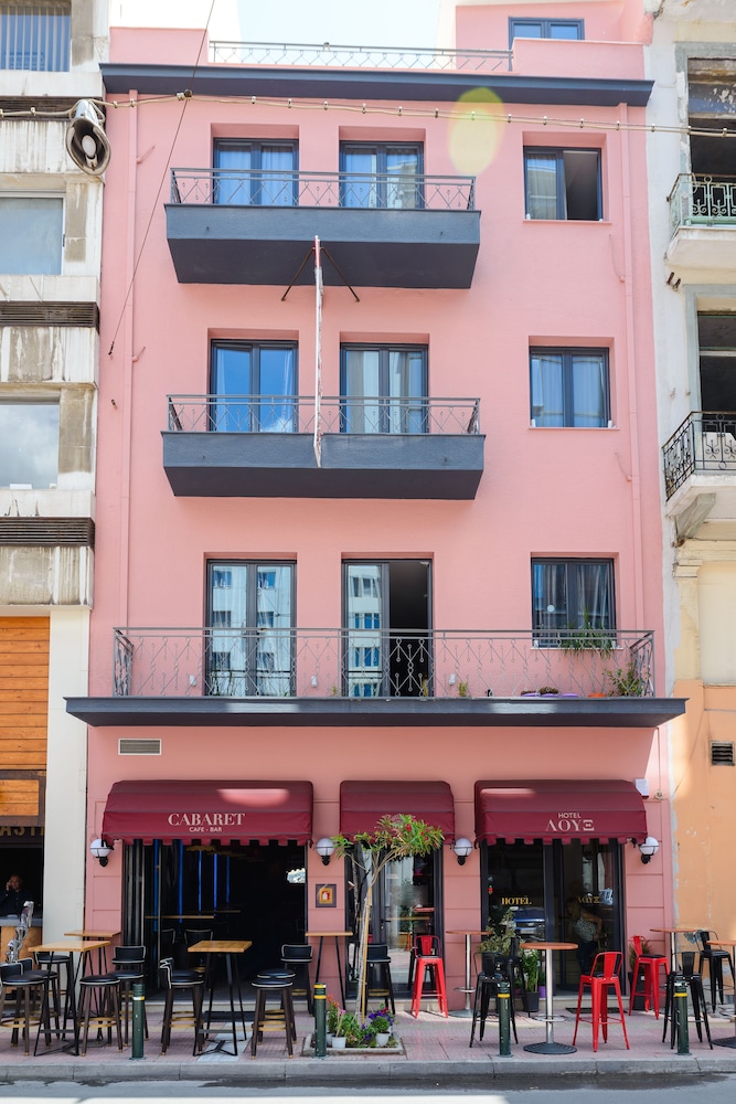 Lux Hotel 3/38