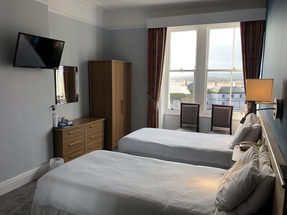 THE MANOR HOTEL 27/71