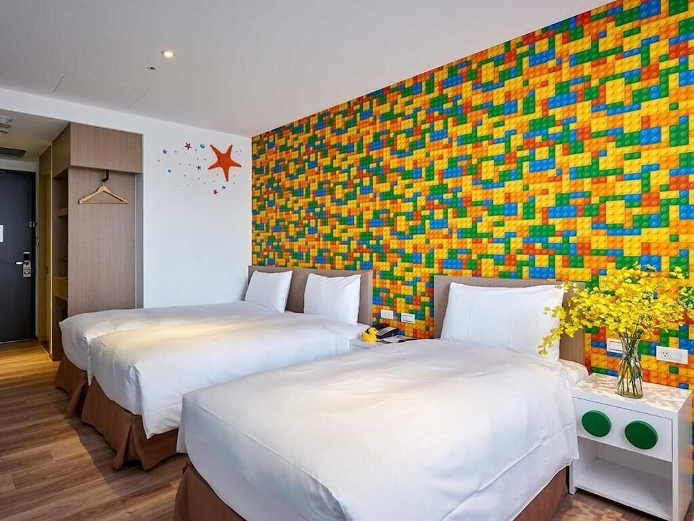The Brick Hotel 26/35