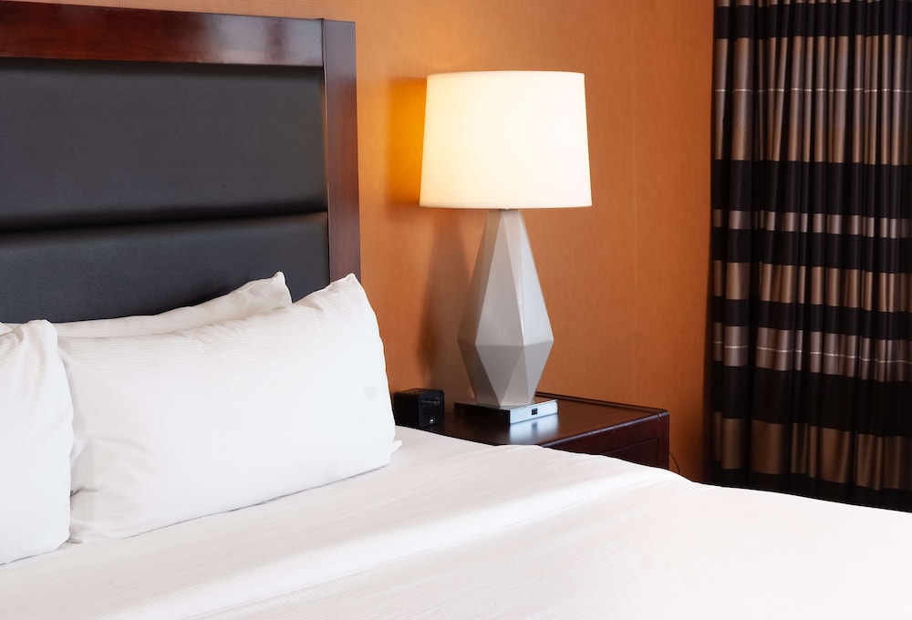 DoubleTree by Hilton Cleveland Downtown Lakeside 14/67
