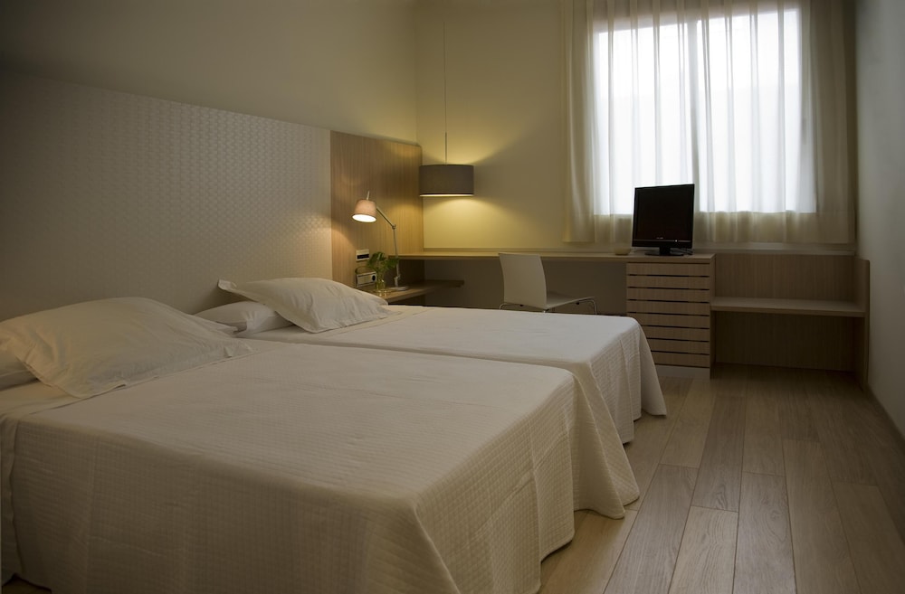Hotel Checkin Valencia Ciscar 25/64