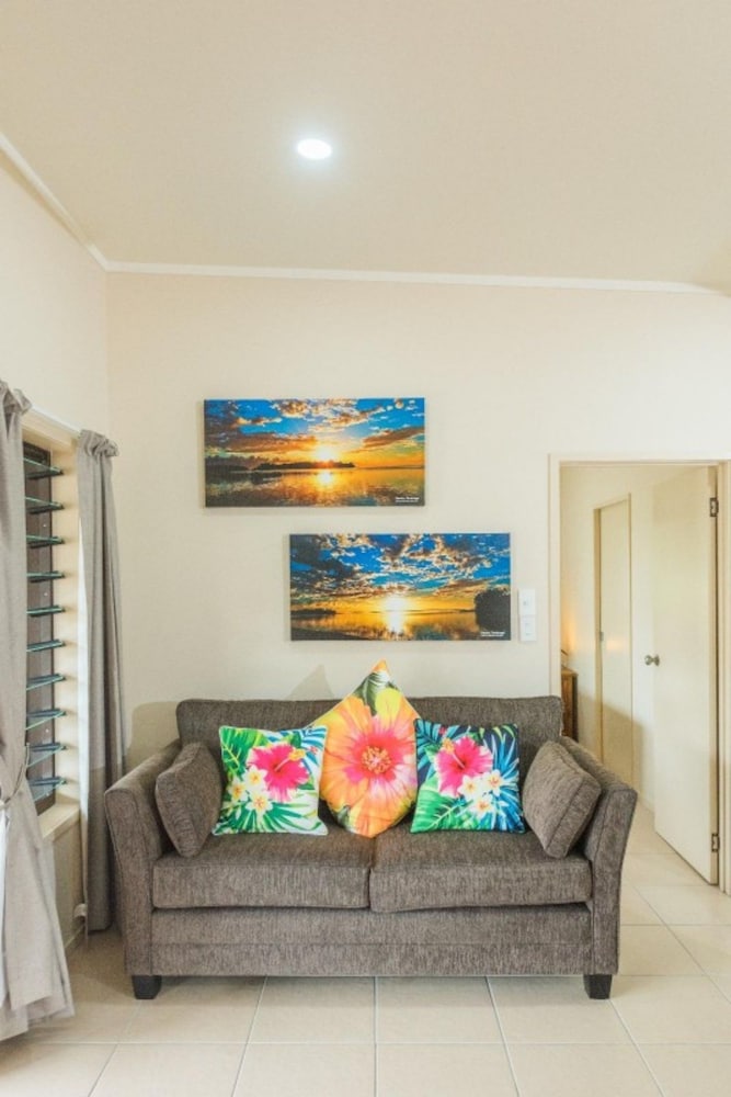 Cook Islands Holiday Villas Turangi 9/19