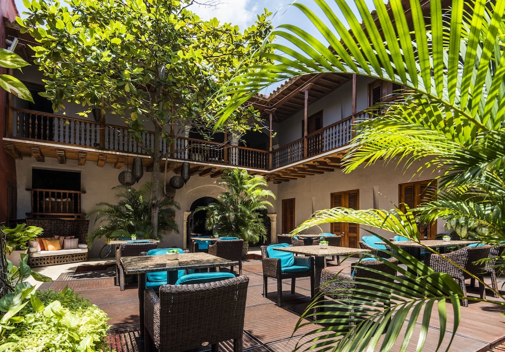Ananda Hotel Boutique 11/70