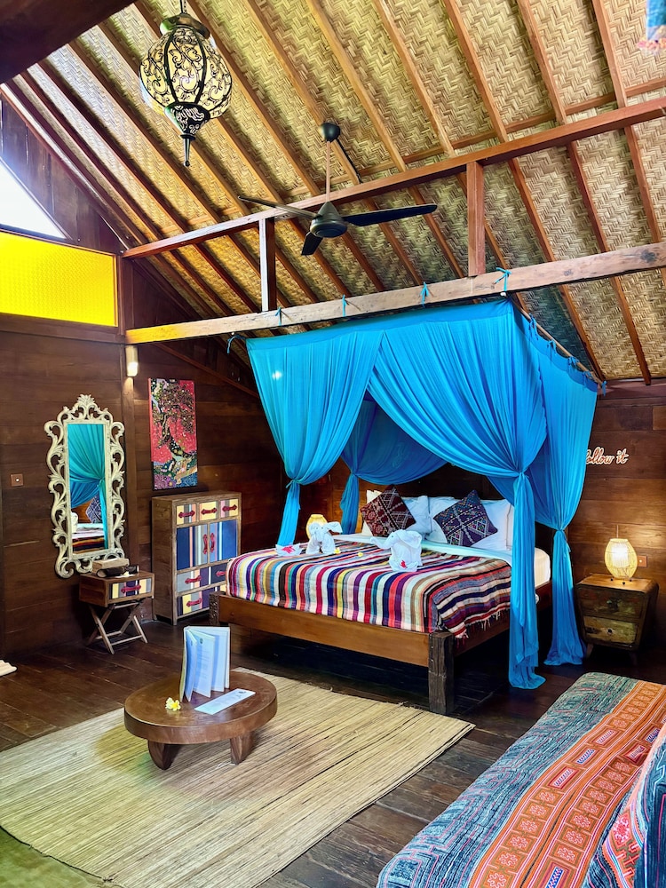 TRADITIONAL, BUNGALOW, POOL VIEW, KITCHEN