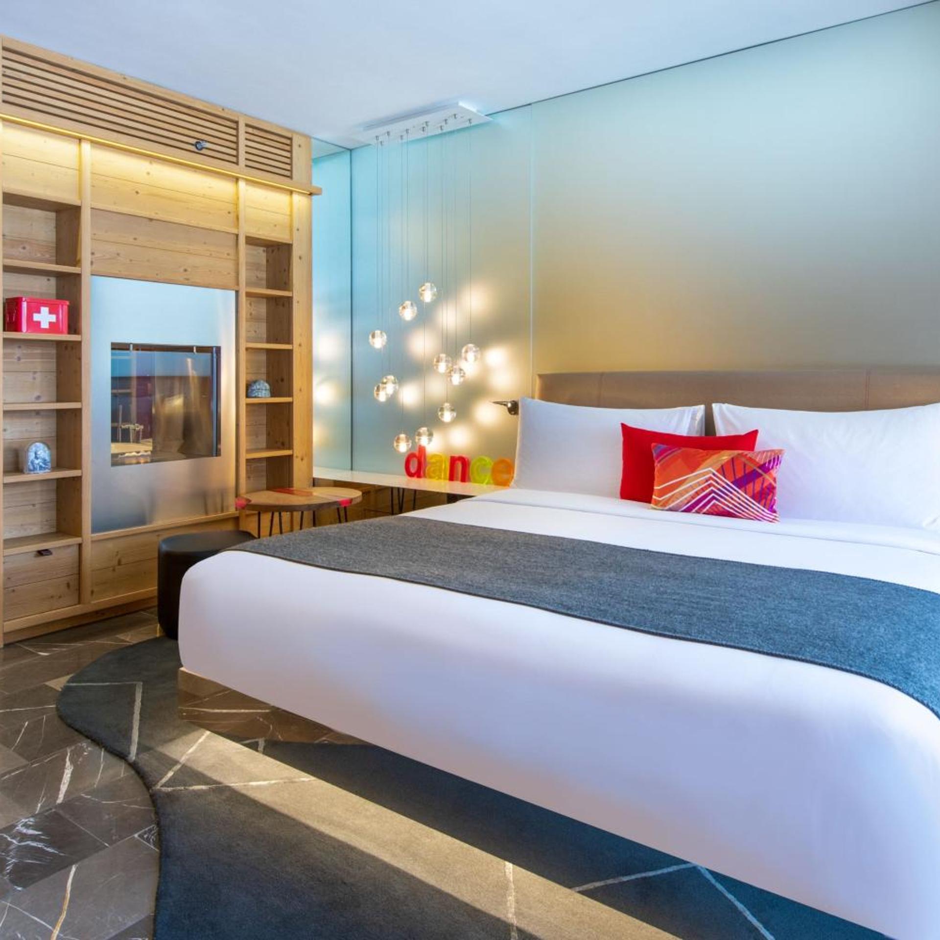 Cozy, Guest Room, King Bed, Balcony