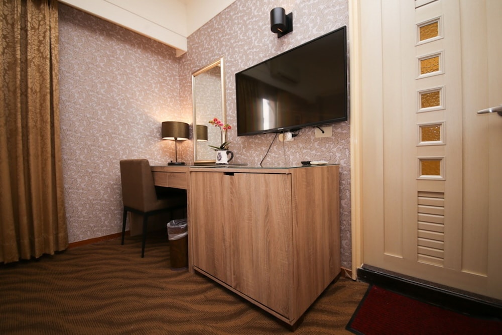 Unique Holiday Hotel 30/32