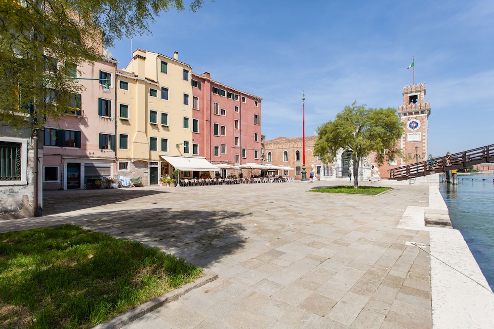 Venice Prince Apartments 39/50