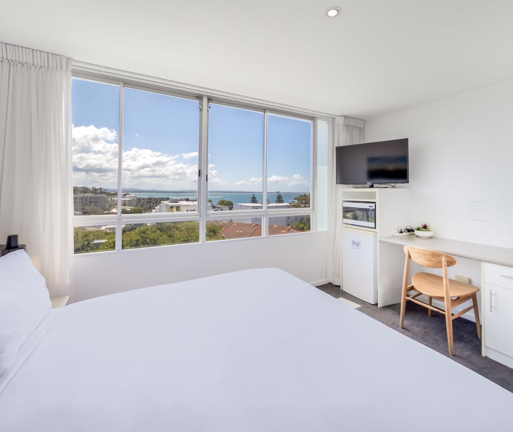 2 Bedrooms, 2 King Beds, Bay View