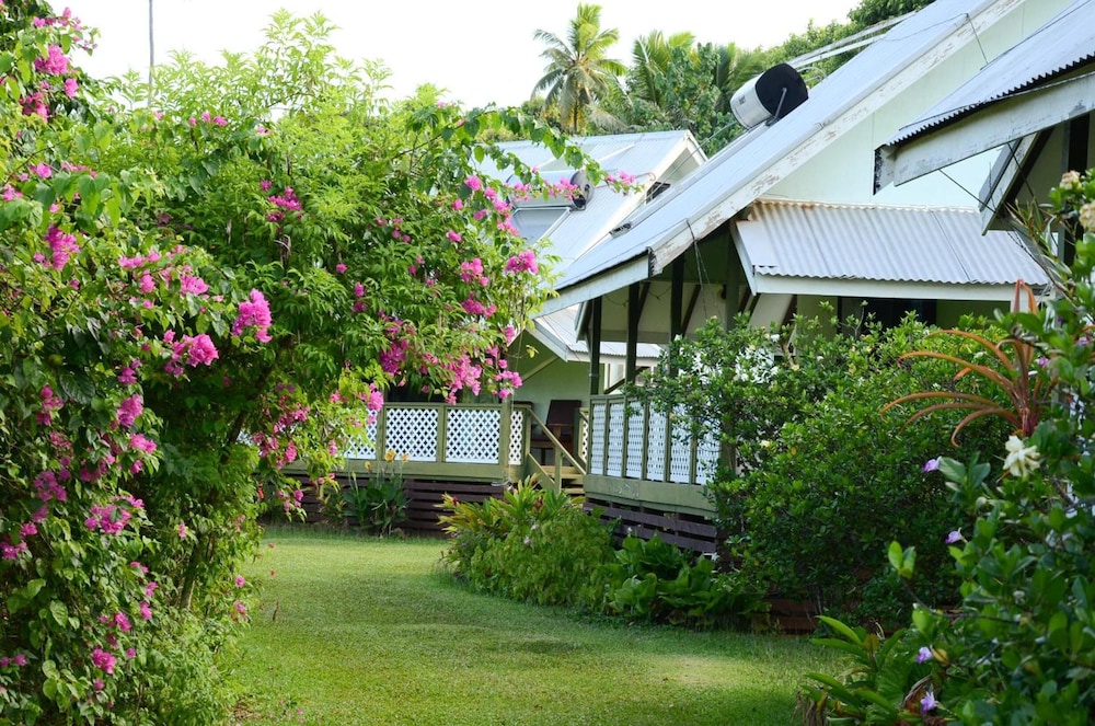 Gina's Garden Lodges 25/35