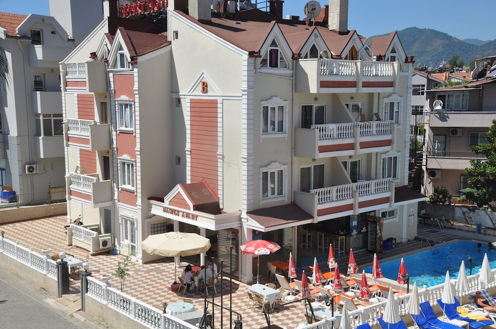 Basil's Apart Hotel 7/51
