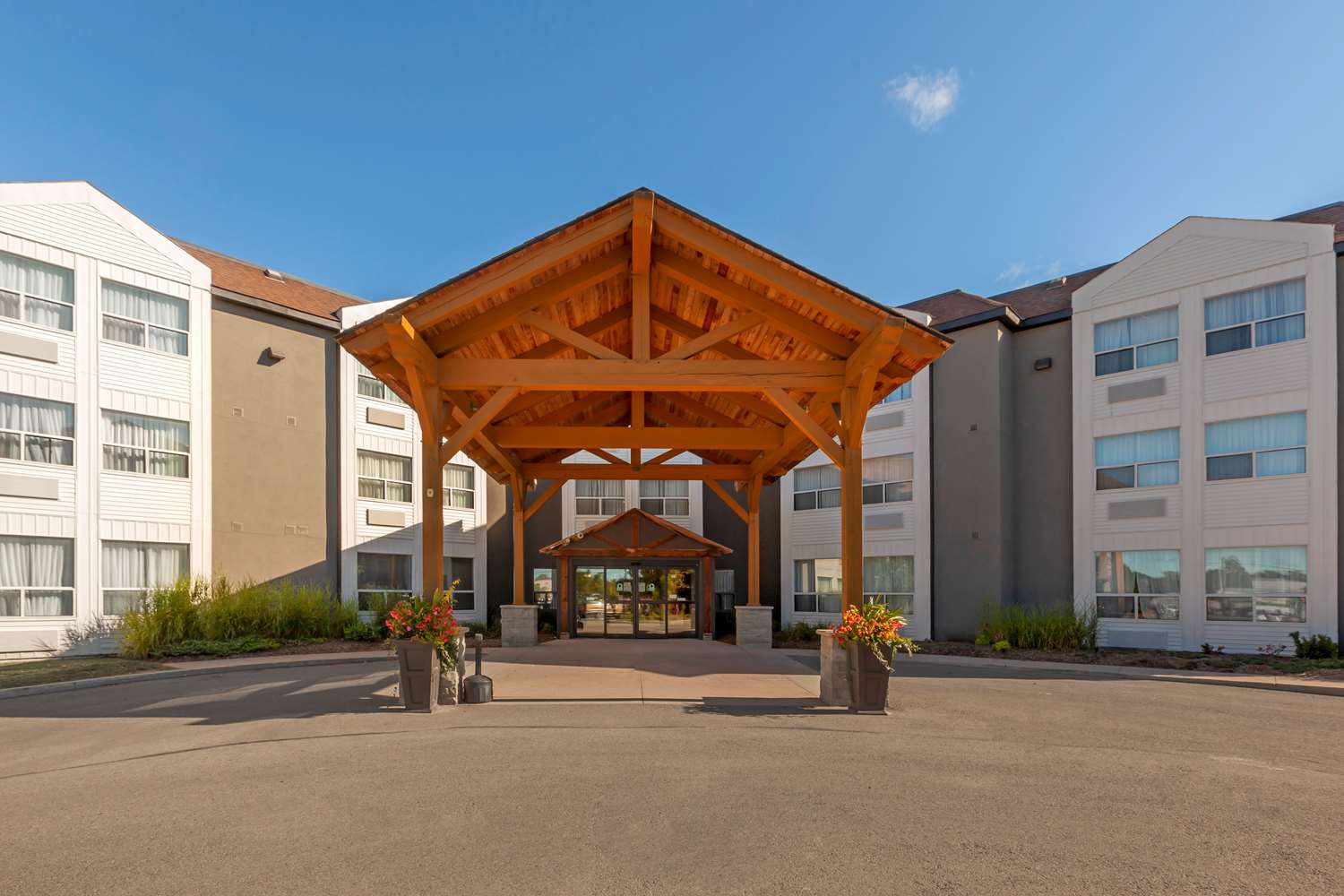 Best Western Plus Rose City Suites 33/35