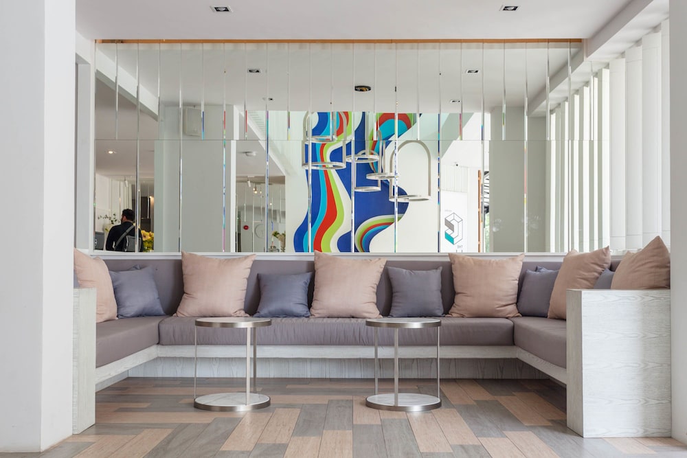 The Bloc Hotel 50/65