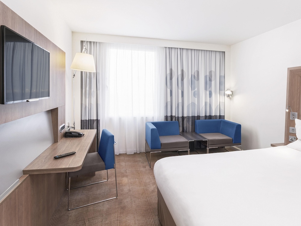STANDARD, QUEEN BED