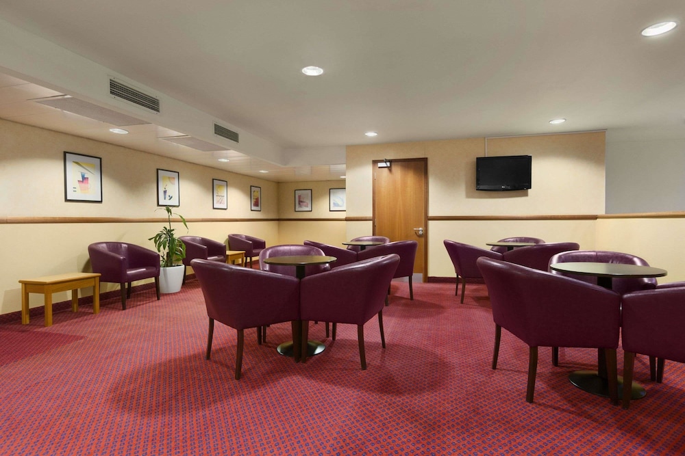Days Inn by Wyndham Stevenage North 21/24