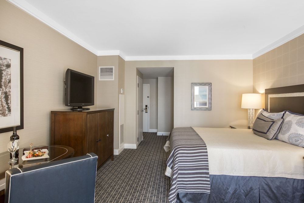 Omni Los Angeles Hotel At California Plaza 25/81