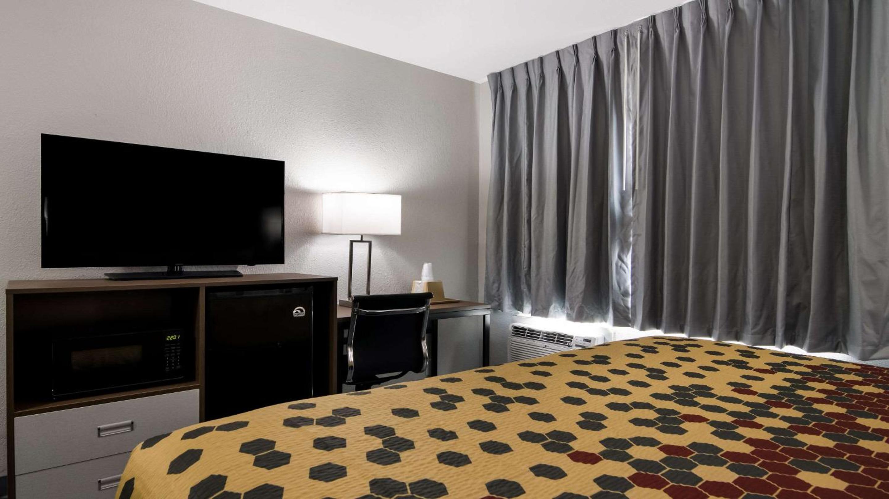 Econo Lodge Portage 25/40