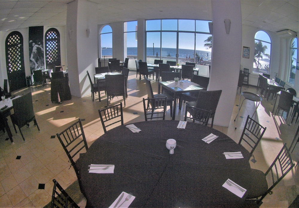 HOTEL HACIENDA MAZATLAN 52/64
