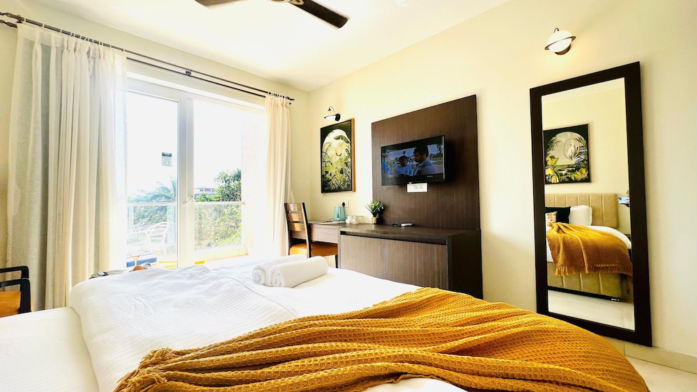 SUPERIOR, KING BED, SUN BED