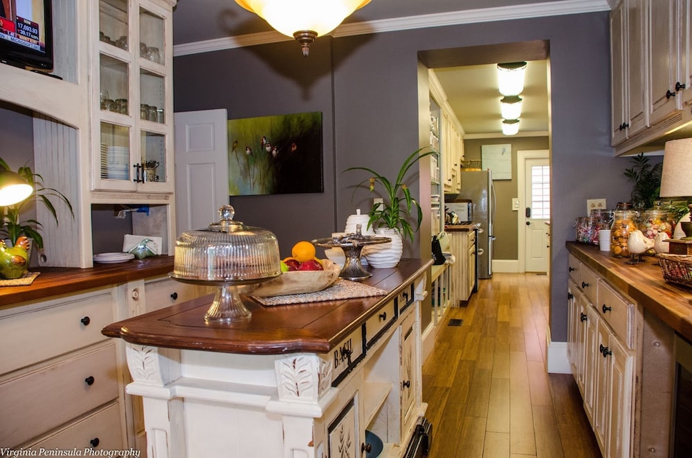 Williamsburg Manor B&amp;B 28/50