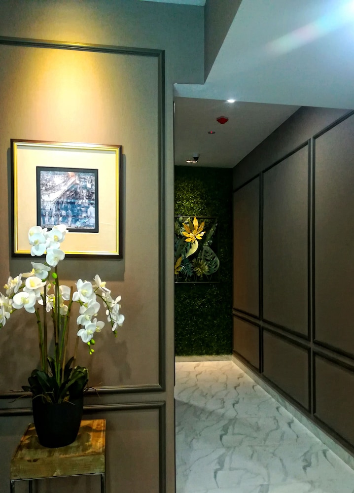 The Loft Plaza Hotel 6/25