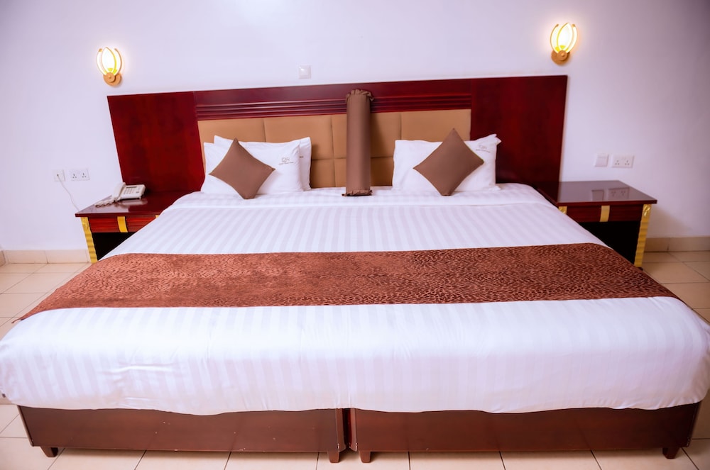 STANDARD, DOUBLE BED, HILL VIEW