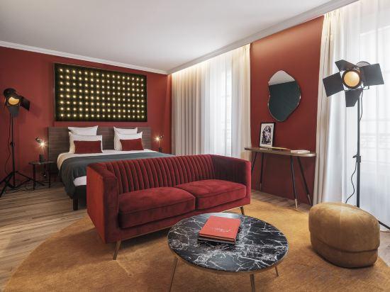 7TH Art, Suite